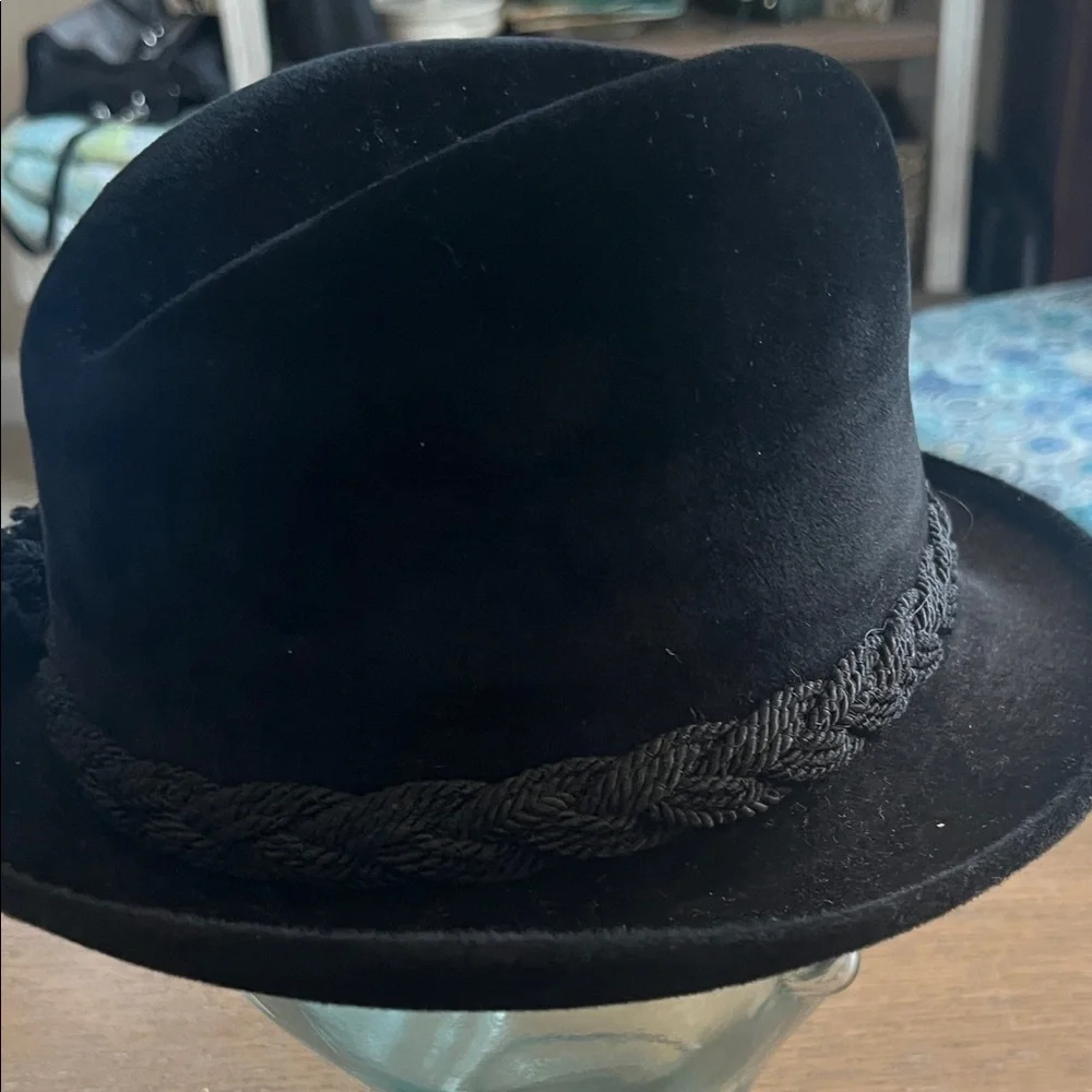 Source Unknown item shown